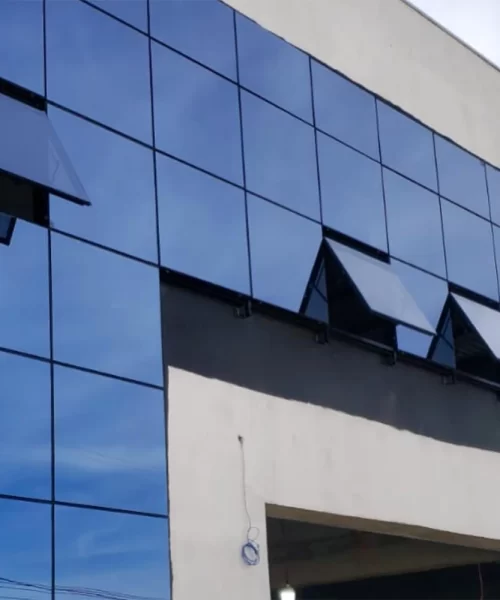 LIBRIAN VIDROS E ESQUADRIAS DE ALUMÍNIO - Do Conceito à Realidade: Vidraçaria Personalizada para Projetos Exclusivos! Entre em contato e faça seu orçamento sem compromisso!